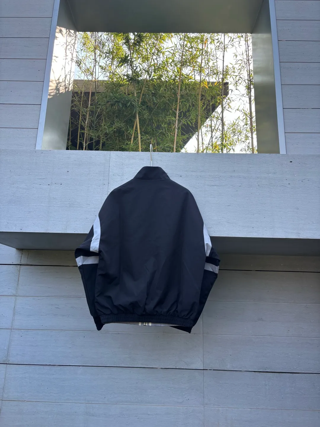 Reversible thin jacket📝𝟭𝟬𝟲𝟴𝟳# Exclusive real shot/difference between various stolen pictures and online picture versions on the market [Top version·Adidas Adidas Clover Men's and Women's Same Stylel H REV JKT Jacket Official website synchronization] ✅Full set of 1:1 customized accessories ➕Customized three-label ➕𝗬𝘂𝗮𝗻 version hang tag ➕𝗹𝗼𝗴𝗼 packaging bag🔥 ➕Scan the tag to enter the official website. ✅The top version, ins Xiaohongshu has many bloggers wearing it. ✅Adi’s absolute Hot Sale star Same Style details are online, feel free to compare! Classic embroidery on the chest, fixed color and classic three-bar stripes, Classic will never go out of style! Versatile is not picky, the original model is perfect for the upper body, so buy it with your eyes closed! "Self-view of quality control with real photos of store owner's details" What you see is what you get # Full text real photos 📷 Never save a penny of cost! ! ! ⭕The high version of the best products🐮is different from the junk products in the market🗯️The same picture but different prices means different versions. ❌Don’t be fooled by the same copywriters and pirated pictures from outside that mix and distribute high-luxury pictures at low prices. After comparing the quality, you will know where the gap is. Don’t lie. I don’t guarantee that my products are the cheapest, but I definitely guarantee that they are worth every penny of your hard-earned money! ‼ ️We don’t slash prices or lower prices, we supply products with heart and only make high-end versions!!! Breasts Jimei must see the details of my home clearly, the pictures of my home are all taken by the owner himself❤️ Color: Black. Size: S-XXL